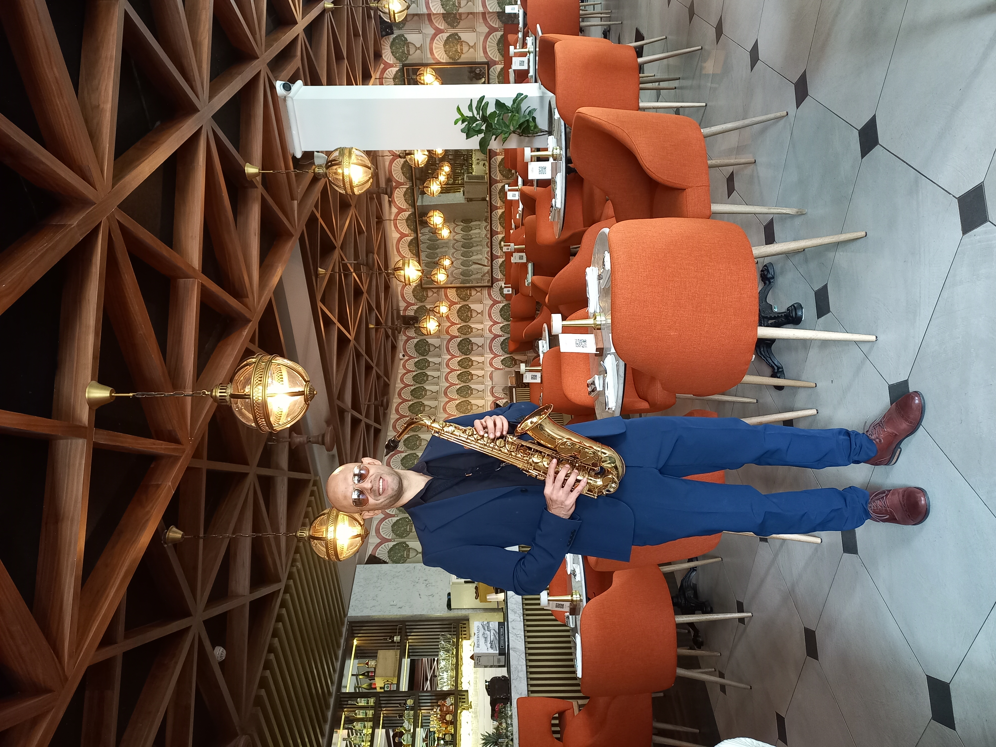 Saxofonista para eventos corporativos en Cali
